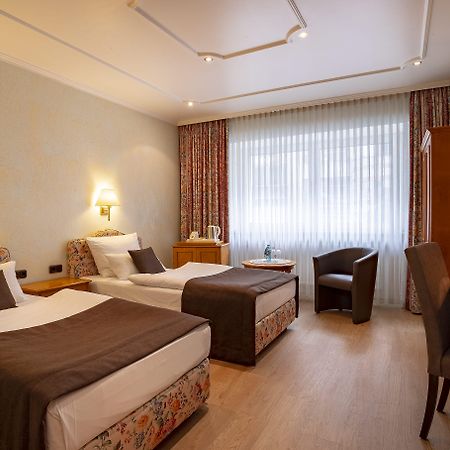 Villa Westend Hotel An Der Messe Frankfurt am Main Bagian luar foto