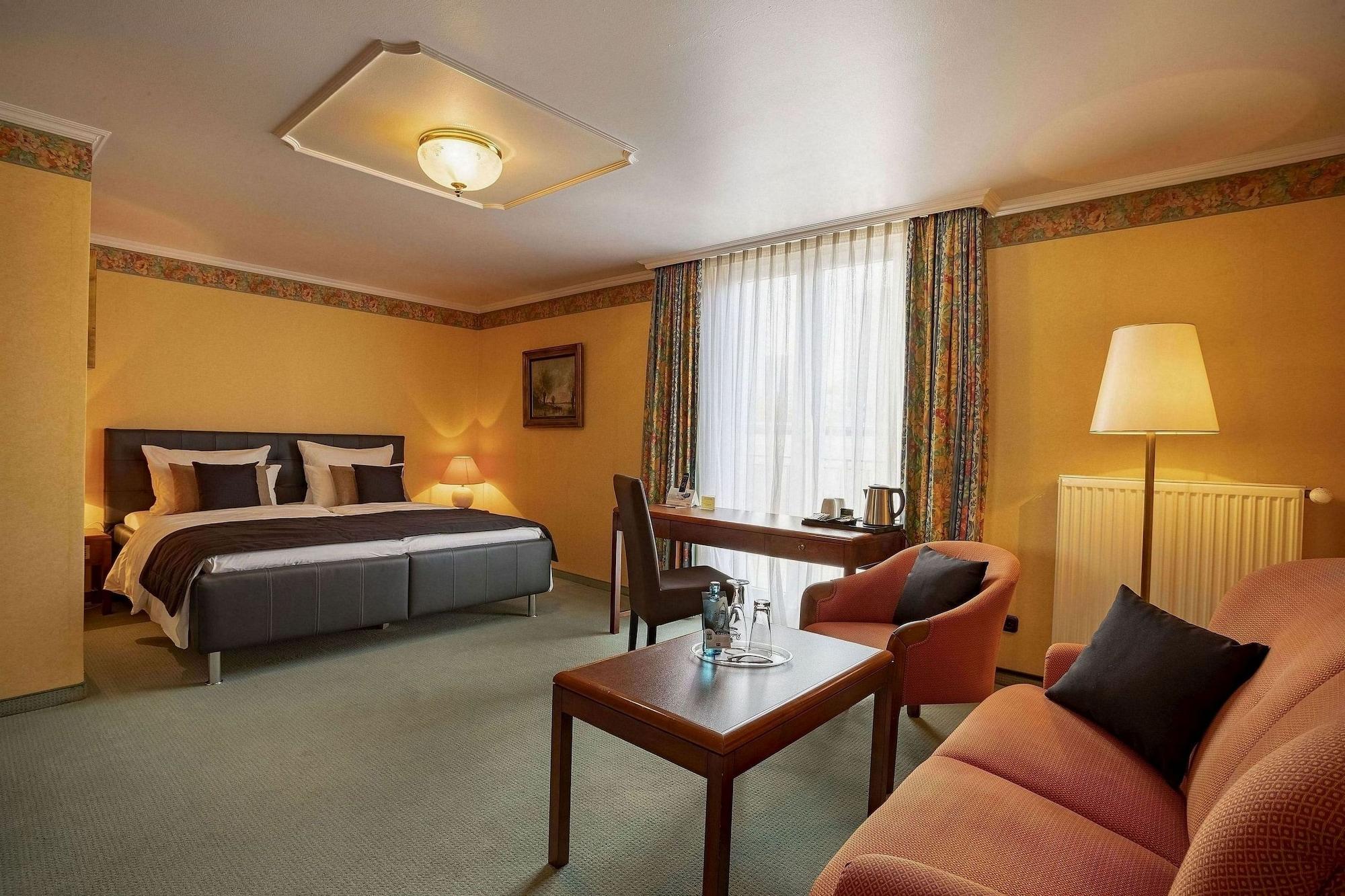 Villa Westend Hotel An Der Messe Frankfurt am Main Bagian luar foto